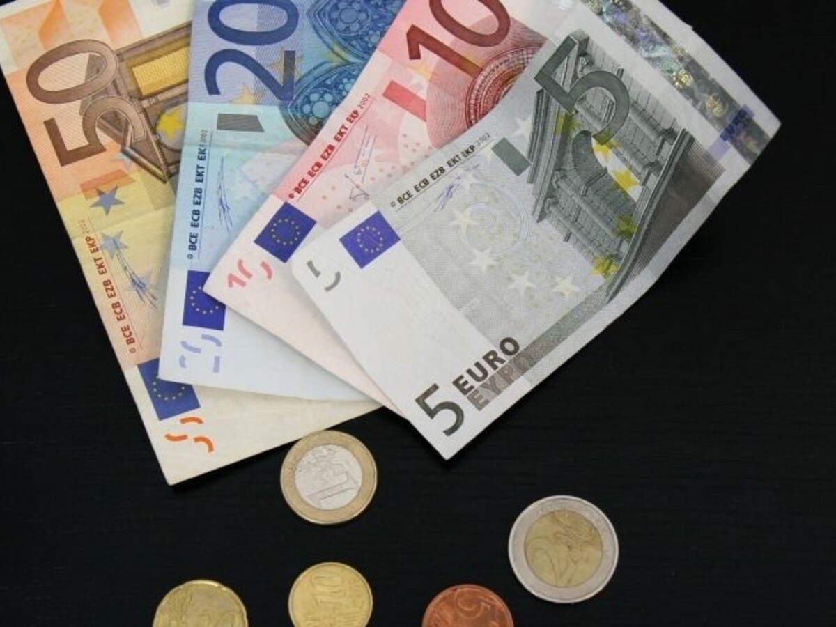 Euro euromince bankovky peniaze eurozóna ilu 800px (SITA/Ľudovít Vaniher)